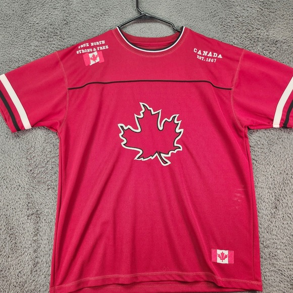 Canada T-Shirt True North Strong & Free Maple Leaf Graphic Tee‎ - Picture 1 of 10